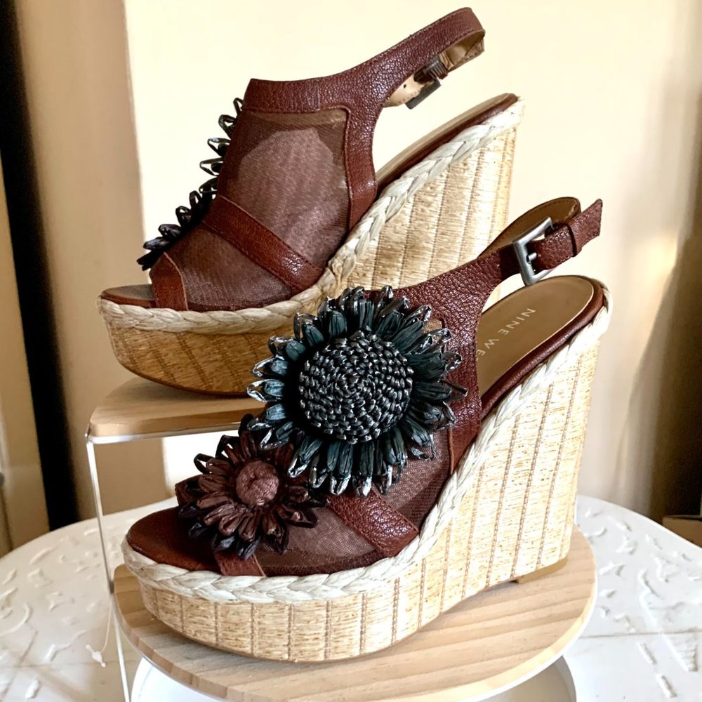 Nine West brown mesh peep toe strappy heels wedges w/Raffia Flowers Size 7